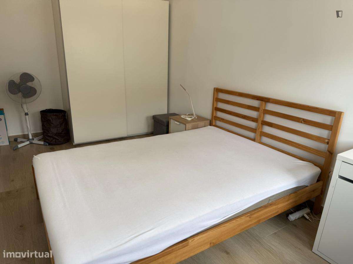 Quarto - localizado em Setubal - Grande imagem: 4/7