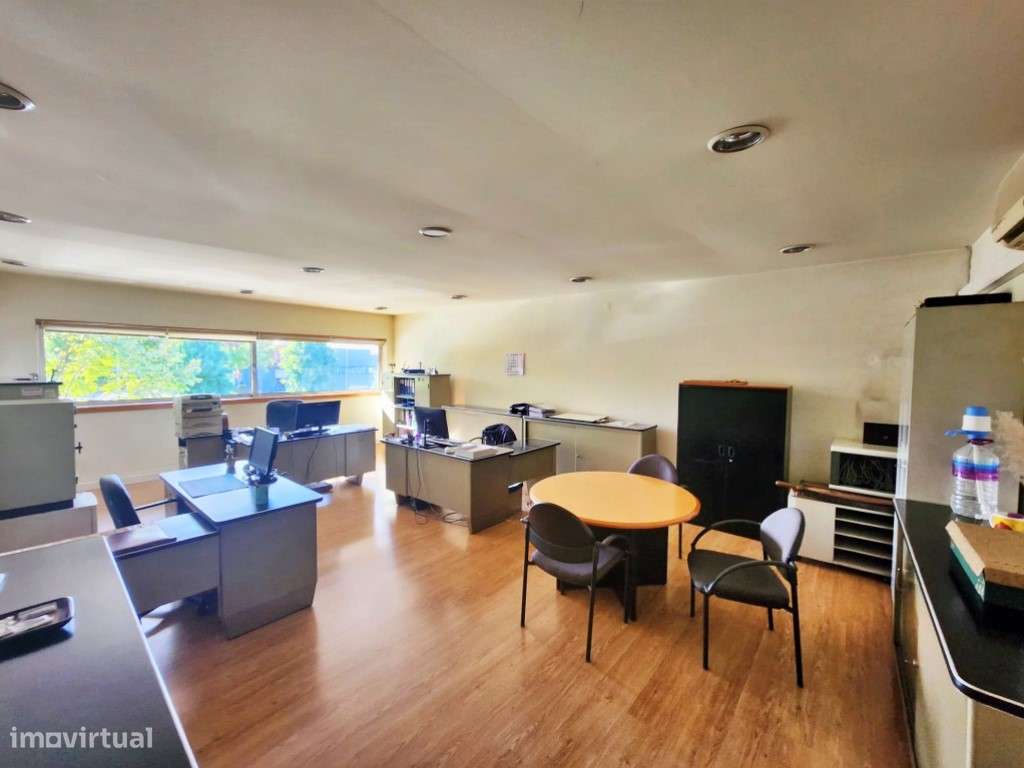 Armazém com 700m2 em Parada de Tibães - Grande imagem: 4/16