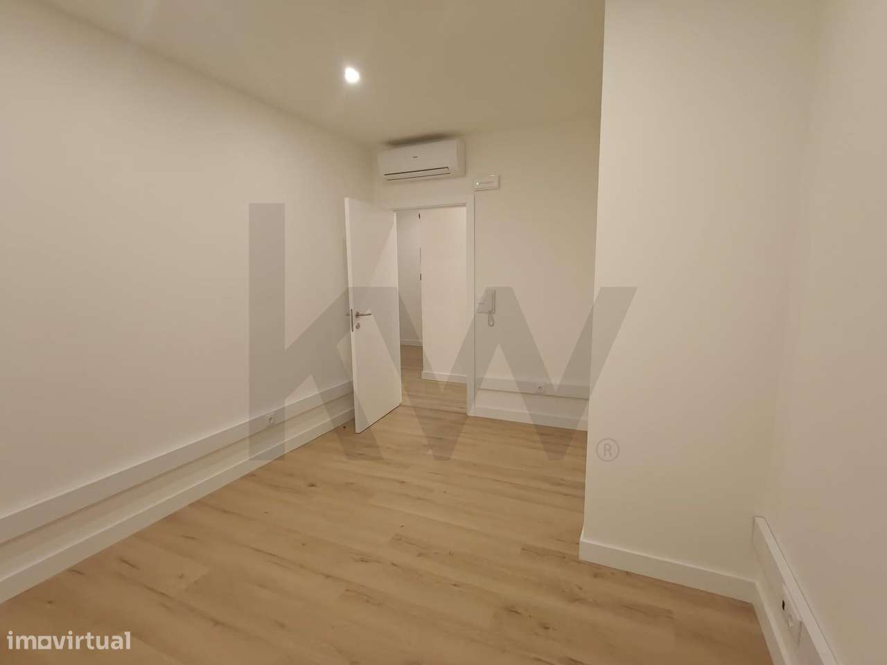 Escritório/Gabinete Remodelado com WC Privativo – Foros de Amora - Grande imagem: 3/10