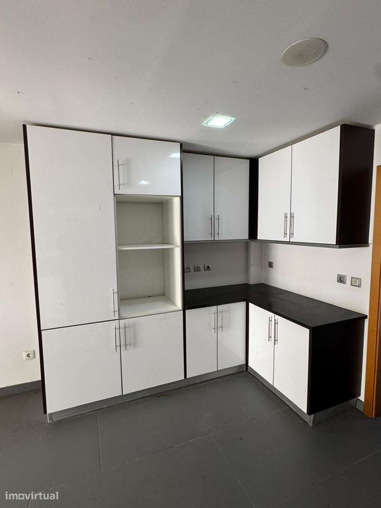 Moradia T5 com piscina, garagem e vista mar em Ericeira-38