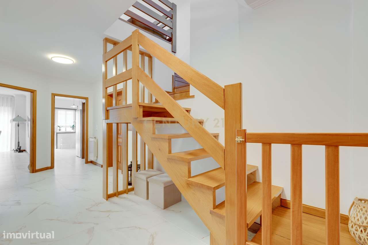 T2+2 Duplex c/ Sótão amplo (248m²) | S. Félix Marinha-17