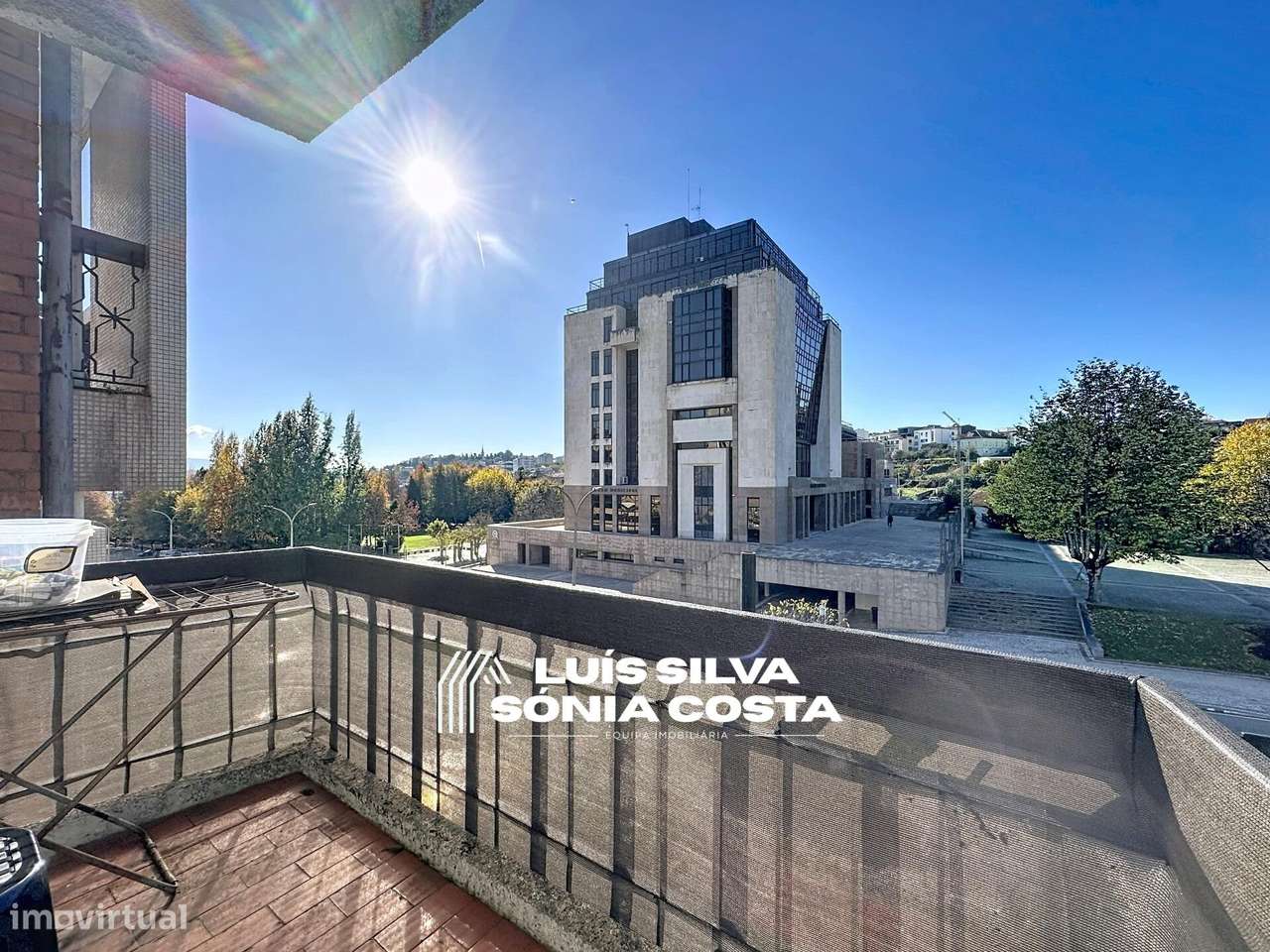 Apartamento T4 c/ Varandas e Elevador em frente á Câmara... - Grande imagem: 4/26