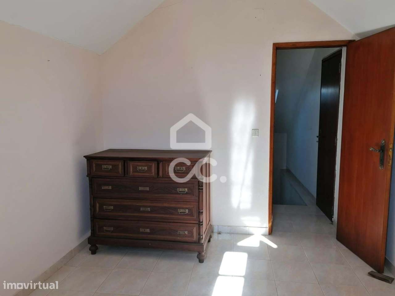 Moradia T5 em Vermelha – Cadaval, com Garagem, Adega e Terreno.-35