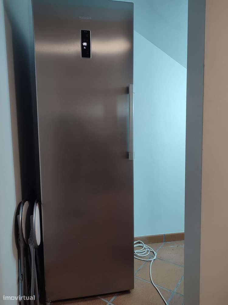 Moradia T4(2 suites) + escritório, cond.fechado à Estrada Nacional N.1-48