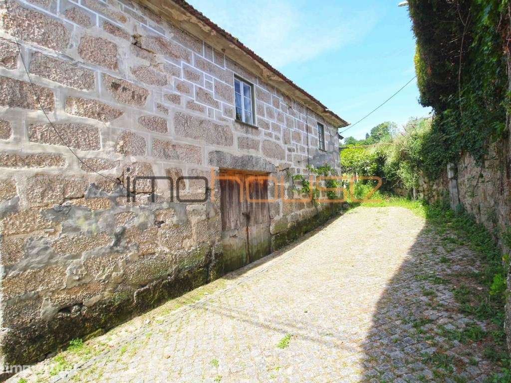 Quinta Tradicional com Terreno Plano e Ribeiro - A 22 min. do Porto-12