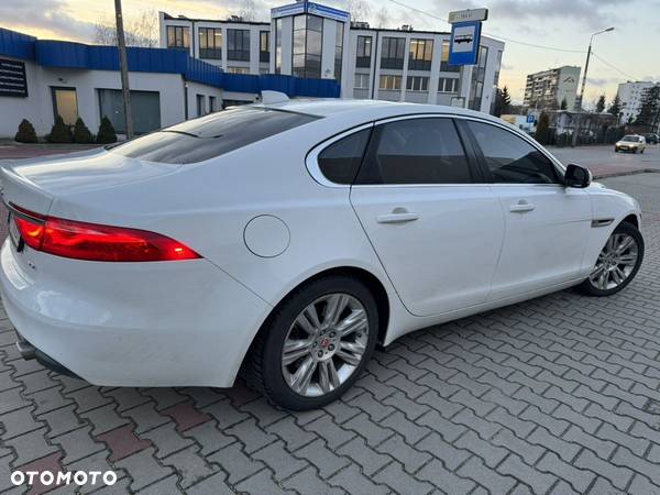 Jaguar XF 3.0 V6 Prestige - 8