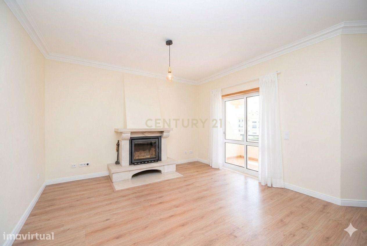 Moradia remodelada de 6 assoalhadas Exclusiva no Estoril-6