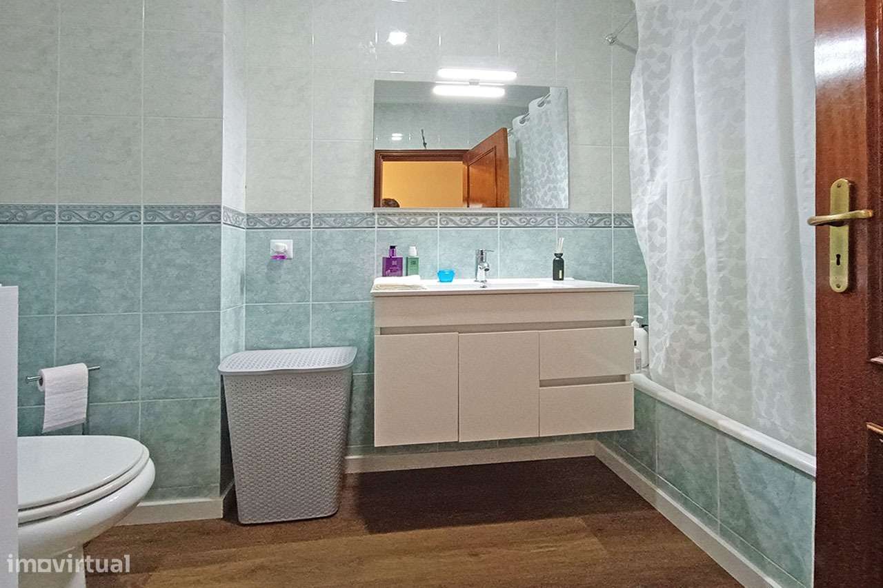 Apartamento T3 Renovado c/áreas generosas Paços de Brandão-17
