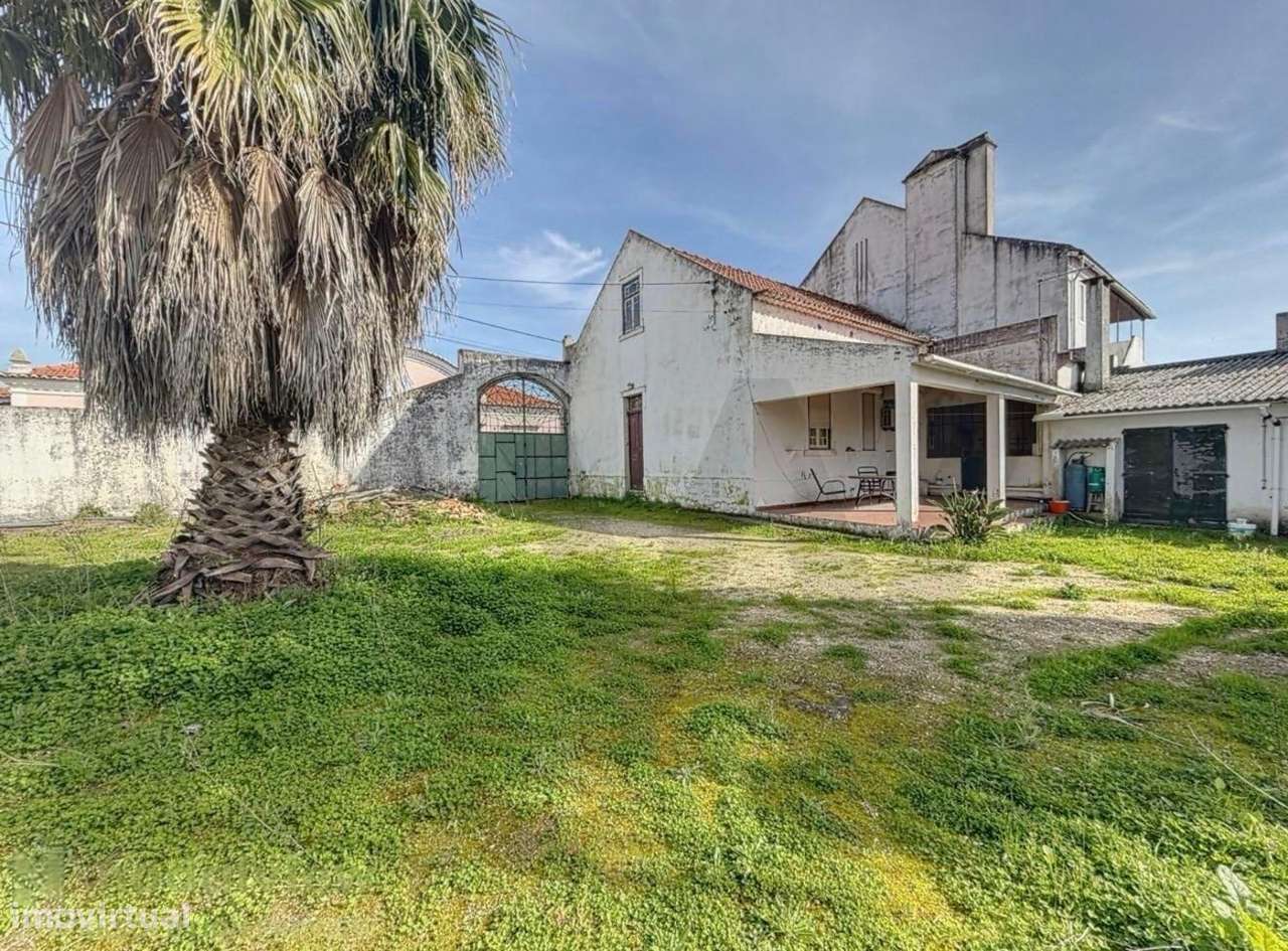 Uma raridade arquitetónica no coração de Vila Chã de Ourique - Grande imagem: 4/32