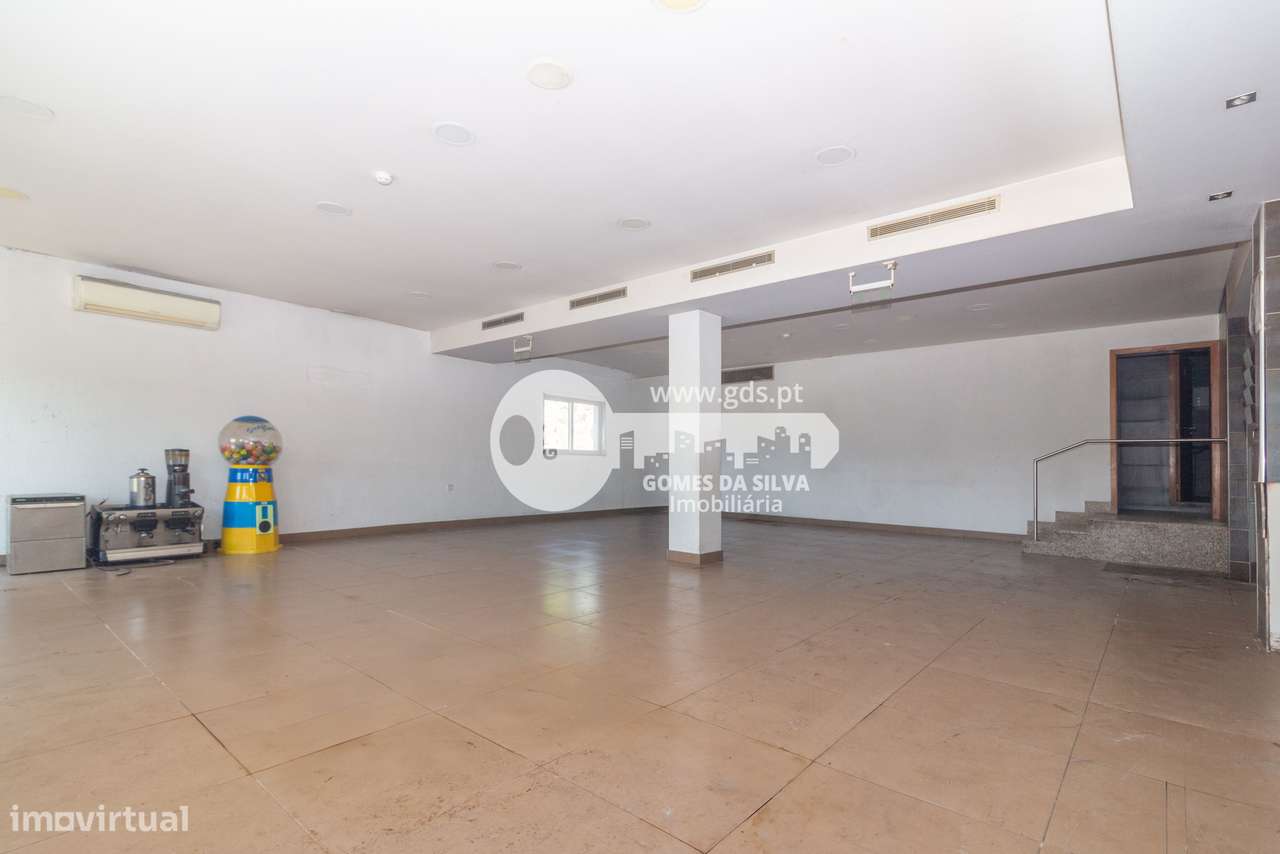 Moradia T3+1 com Espaços Comerciais – Ideal para Viver e Investir-39