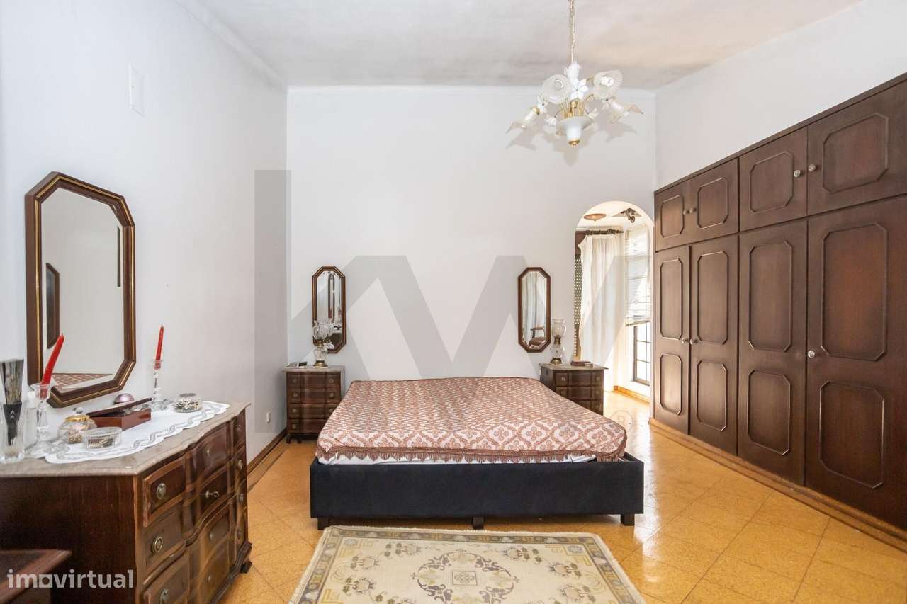 Fantástica Moradia T4 (10 Divisões) com Terreno de 869 m2 – Imenso Pot-16