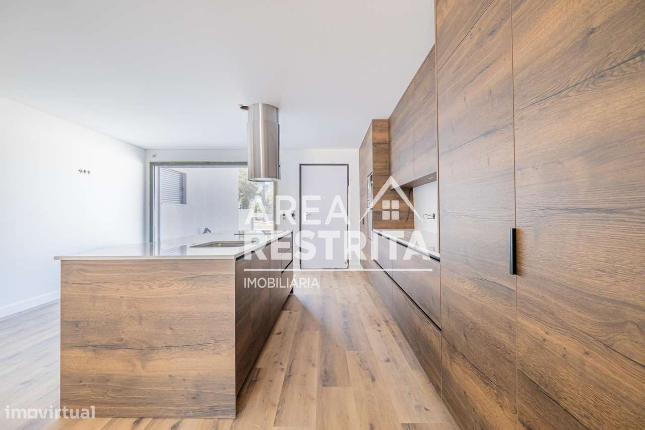 Moradia T5 de Luxo, num terreno de 5.239 m² na Quinta do Anjo - Grande imagem: 4/43