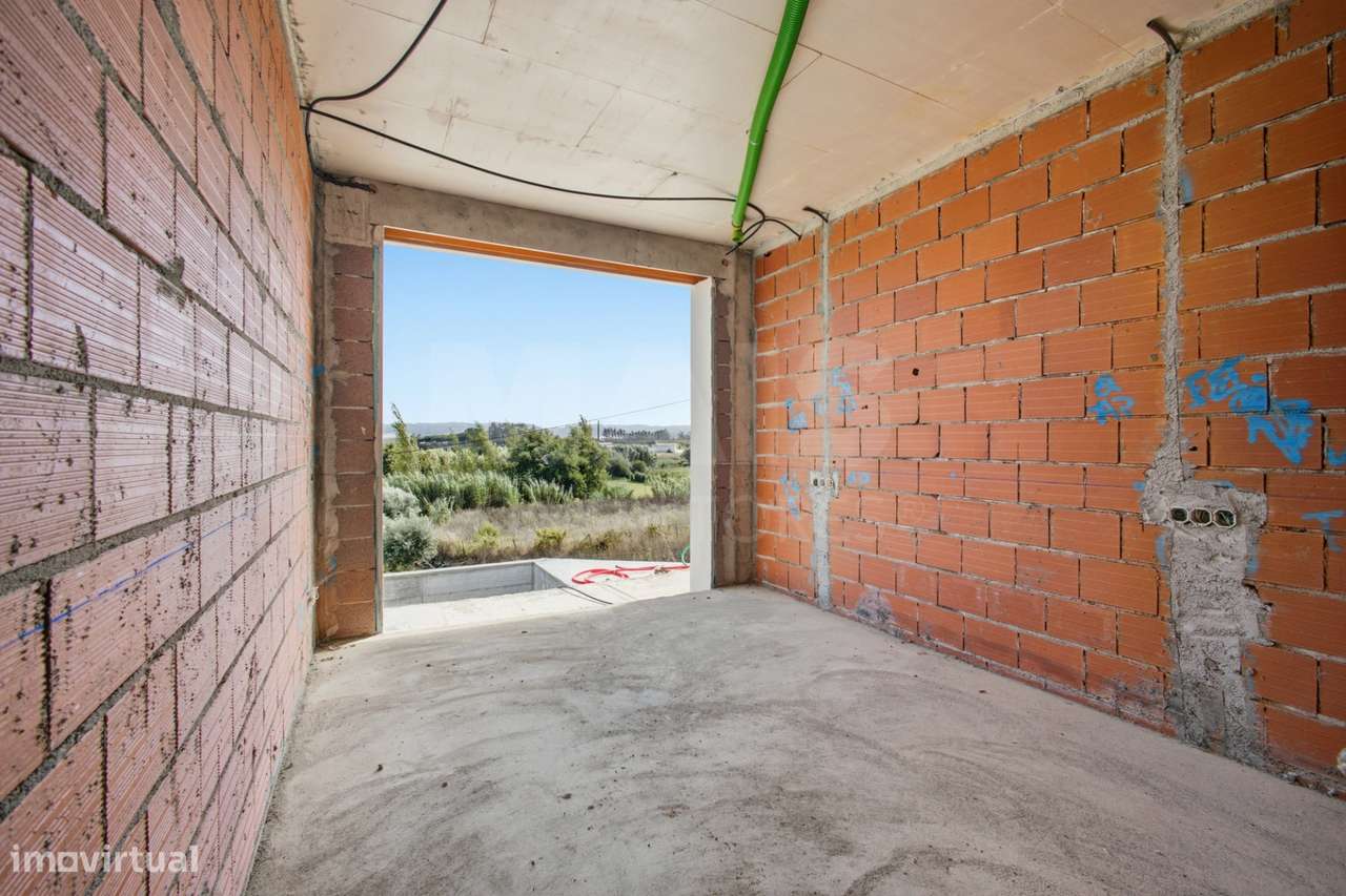 Moradia T4 com piscina em lote de 759m2 em Amoreira Óbidos-16
