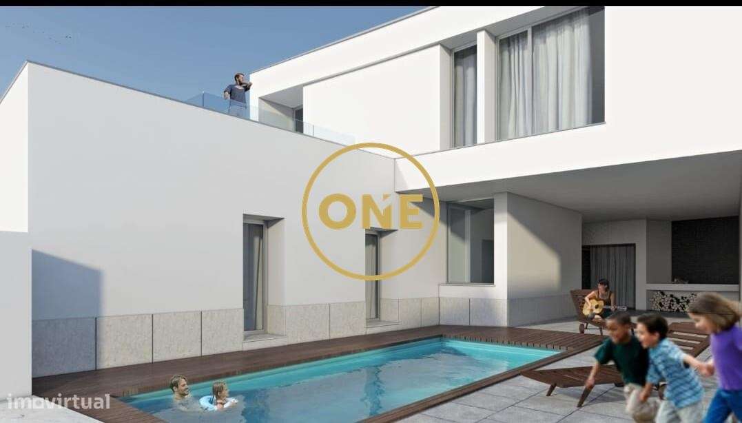 Moradia Exclusiva para reconstrução, com Projeto Aprovado e Licença a-1