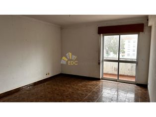 Apartamento T2 a necessitar de obras | Localizado em Algu...