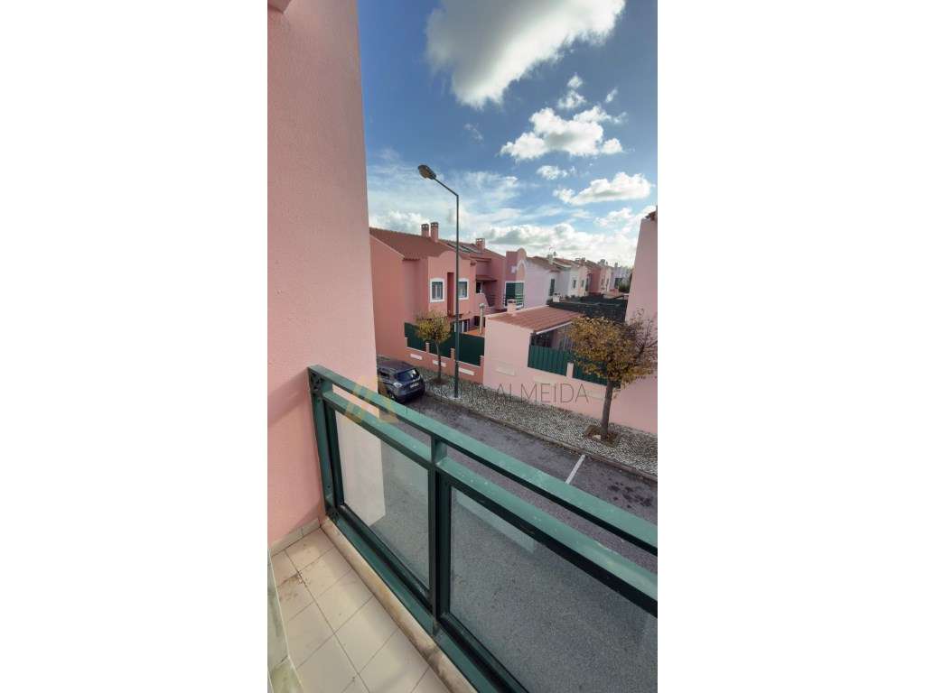 Apartamento t2 1º andar muito luminoso, com varanda despensa e arre...-13