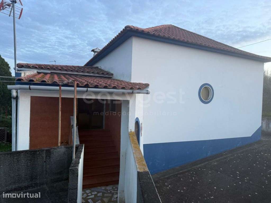 Moradia T4 com Terreno e Sótão em Constância, Santarém - Grande imagem: 3/26