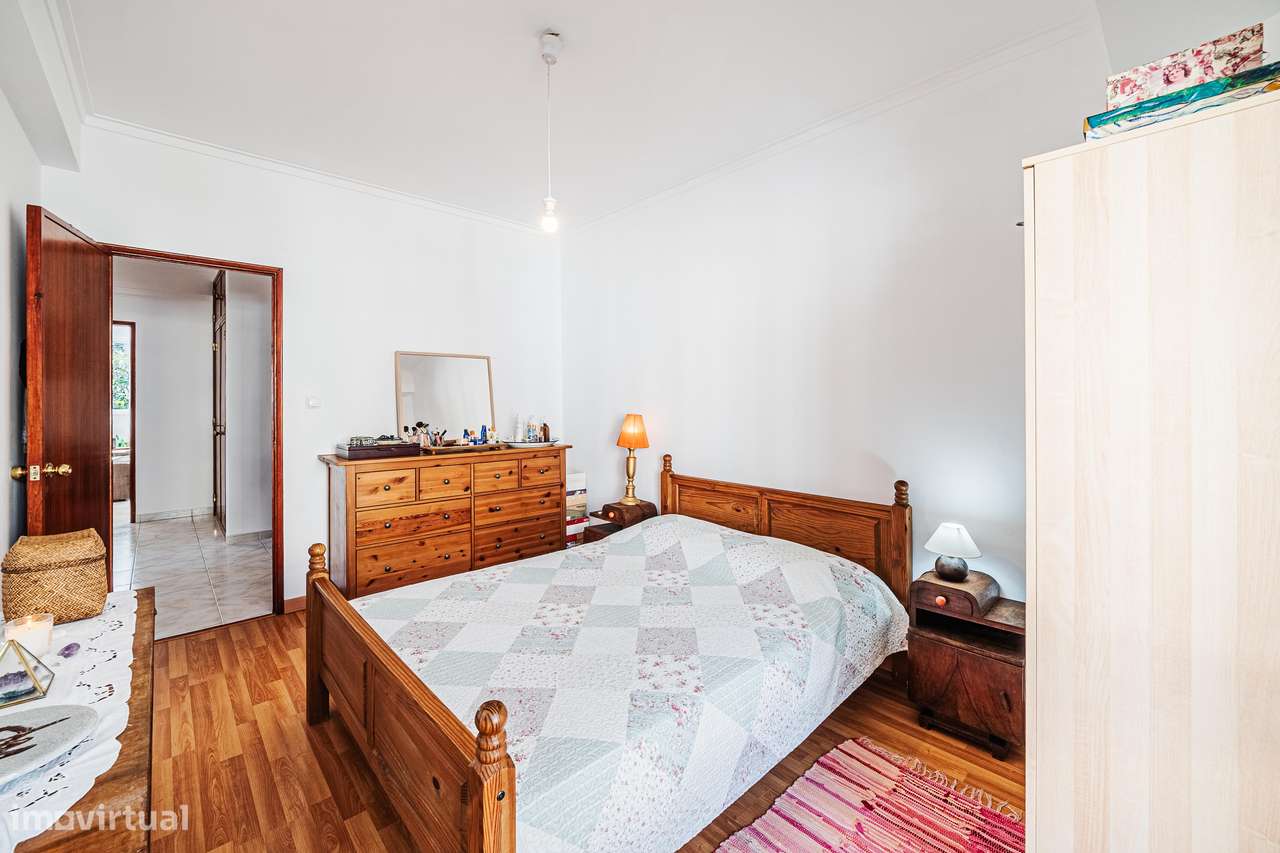 Apartamento T2 localizado nas Mercês-16