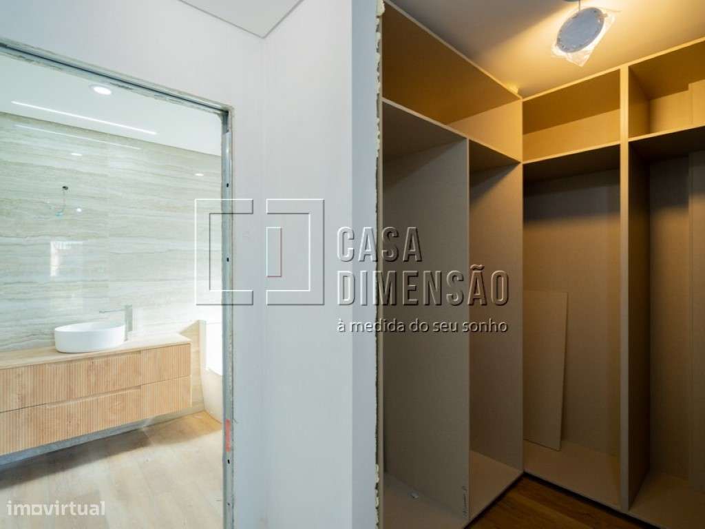 Moradia isolada de tipologia T4 localizada na zona da Charneca da C...-44