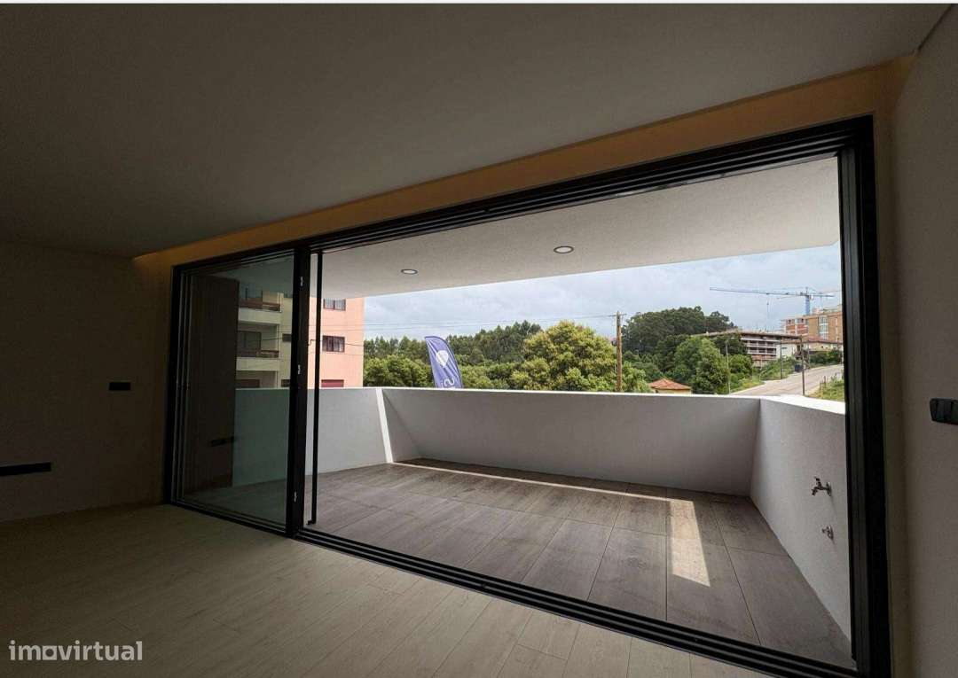 Excepcional T1 Com Terraco Novo S Cosme Gondomar