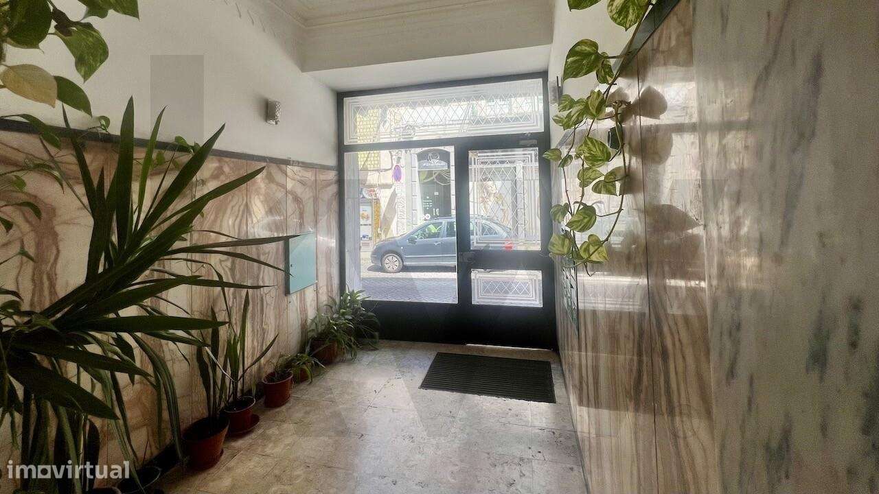 Apartamento totalmente renovado no centro do Montijo 1º andar-29
