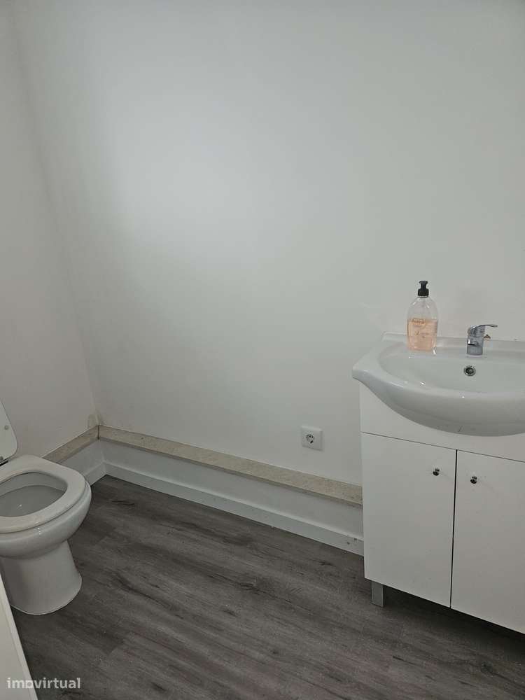 Armazém no Entroncamento – Carreiro da Areia - Grande imagem: 4/7