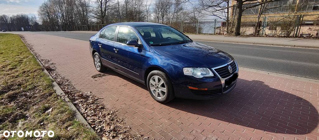 Volkswagen Passat 1.6 Comfortline - 1