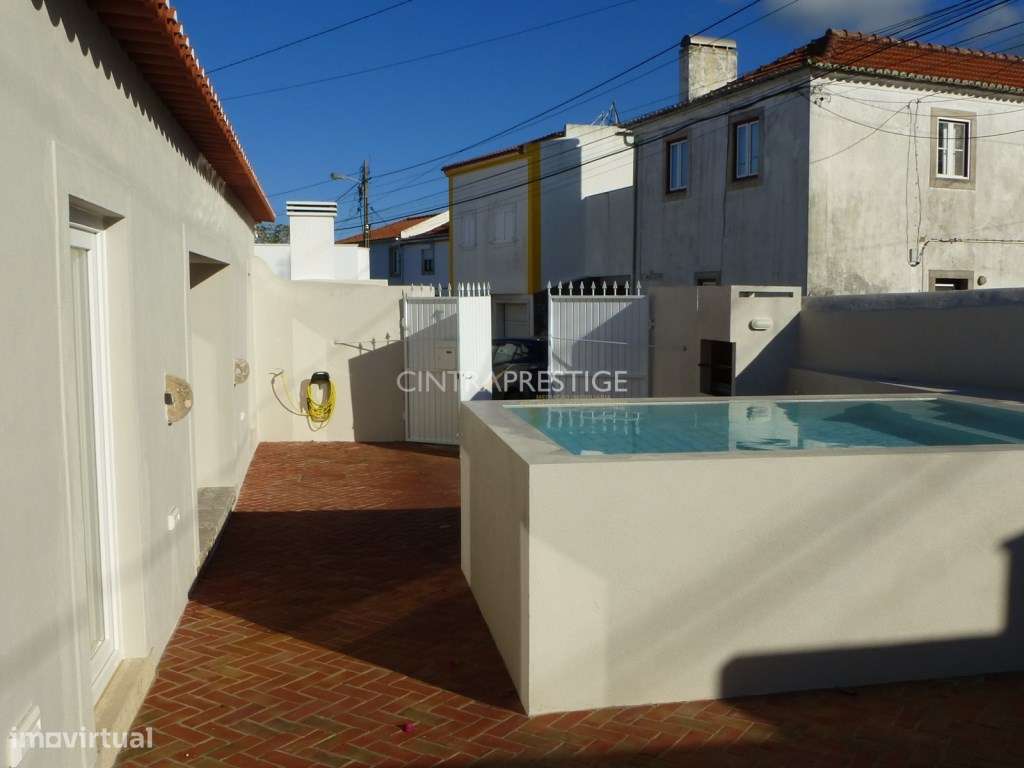 Moradia T2 totalmente recuperada em Almoçageme-30