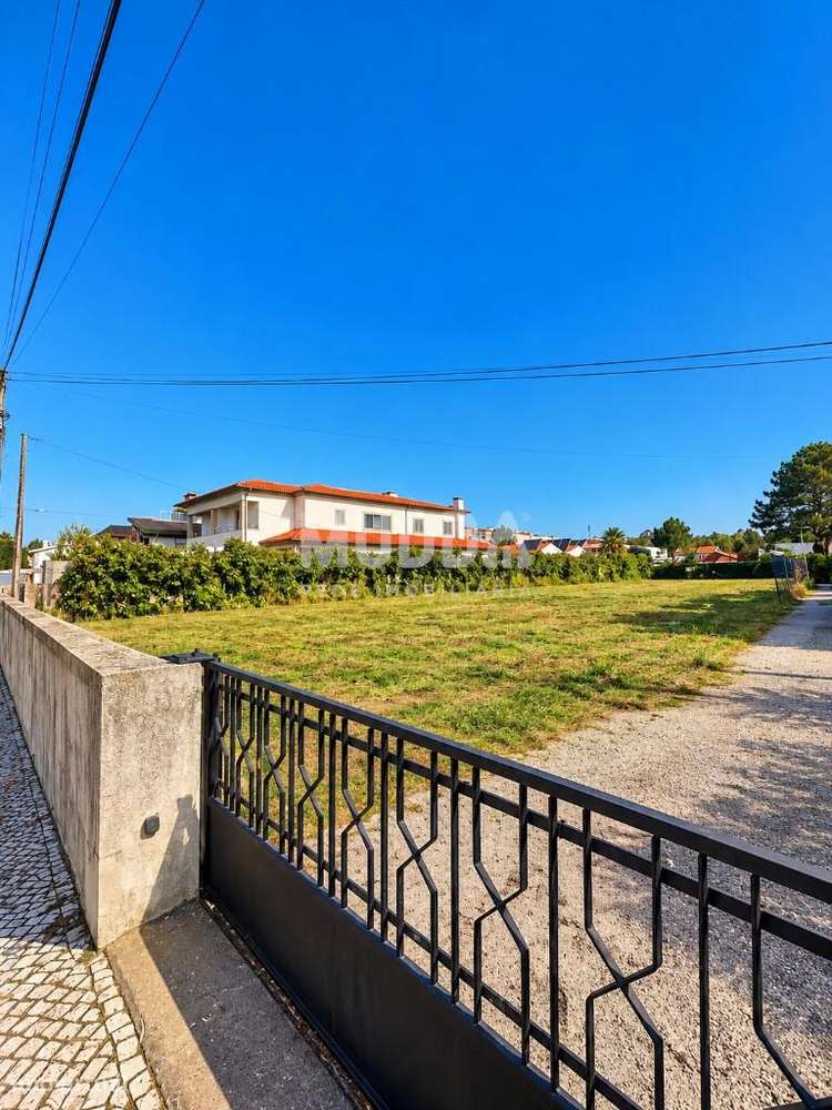 Terreno para Venda | Avenida da Régua, Ovar-1