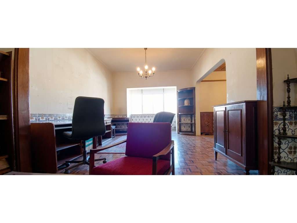 Apartamento T3 convertido em T2 - Paço de Arcos. Comboio.-24