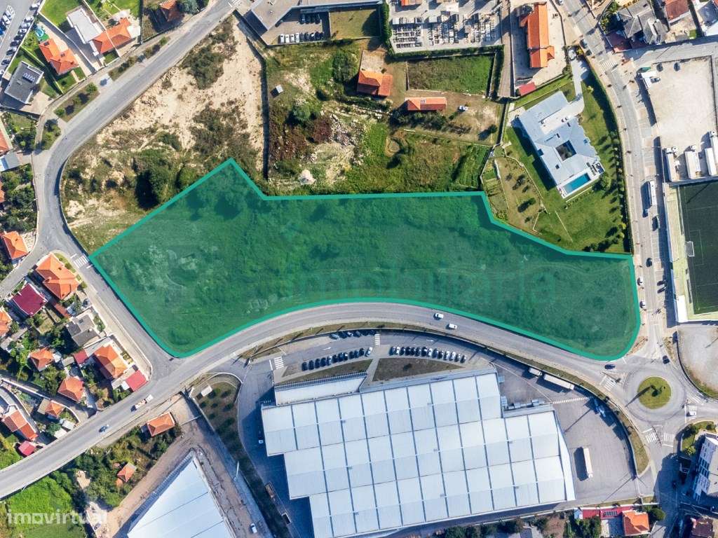 Terreno para Construção no Centro de São Martinho do Campo - Grande imagem: 2/17