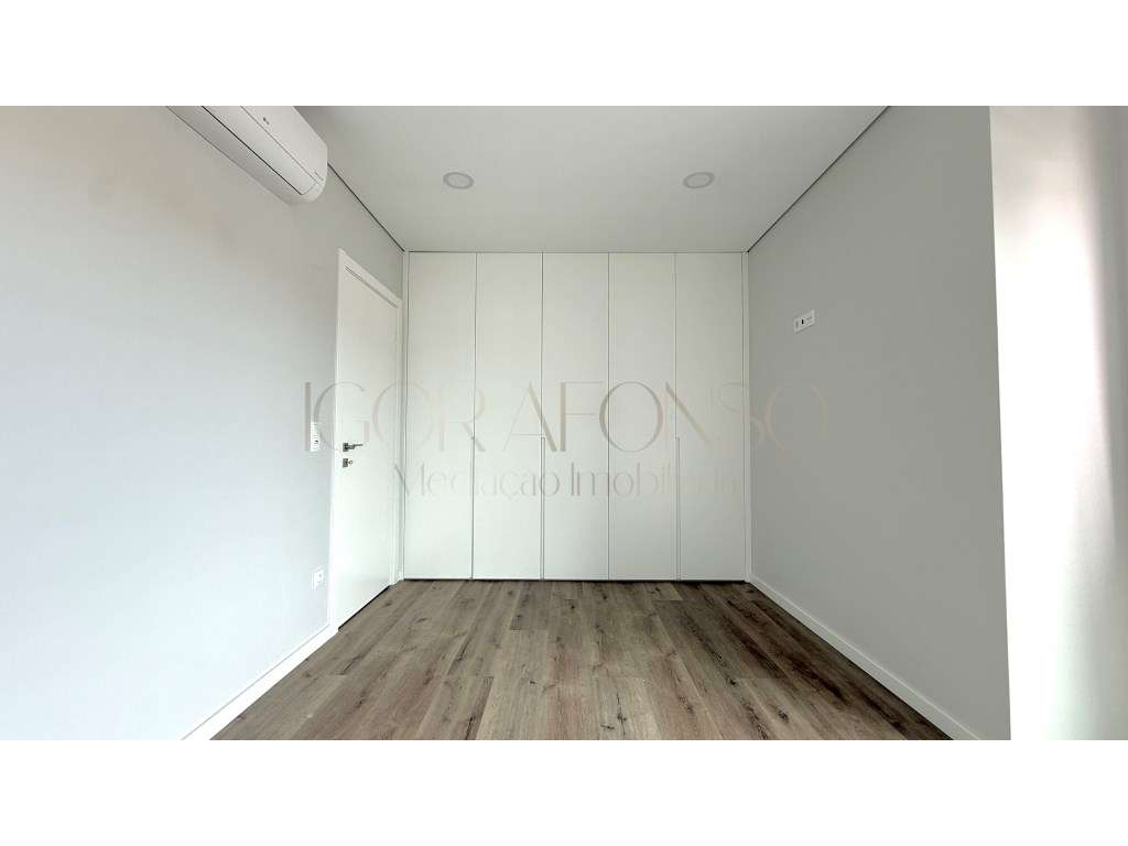 Excelente Apartamento T2 localizado na Zona Central de Azeitão-29