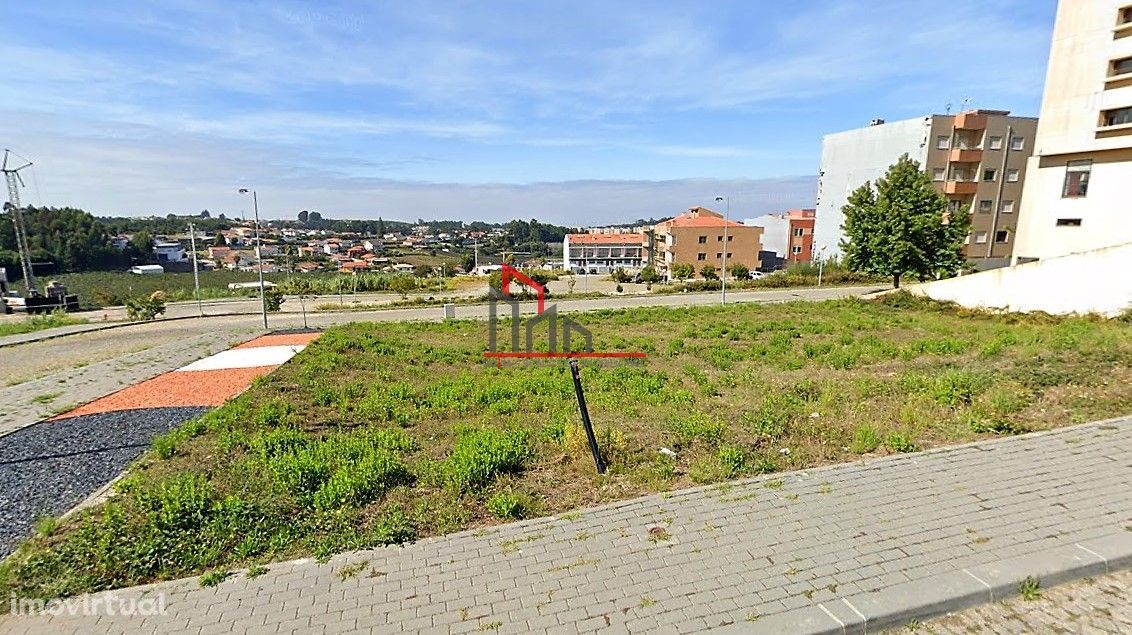 Terreno c/Projeto Aprovado - Prédio (20 apartamentos) - S. João de Ver