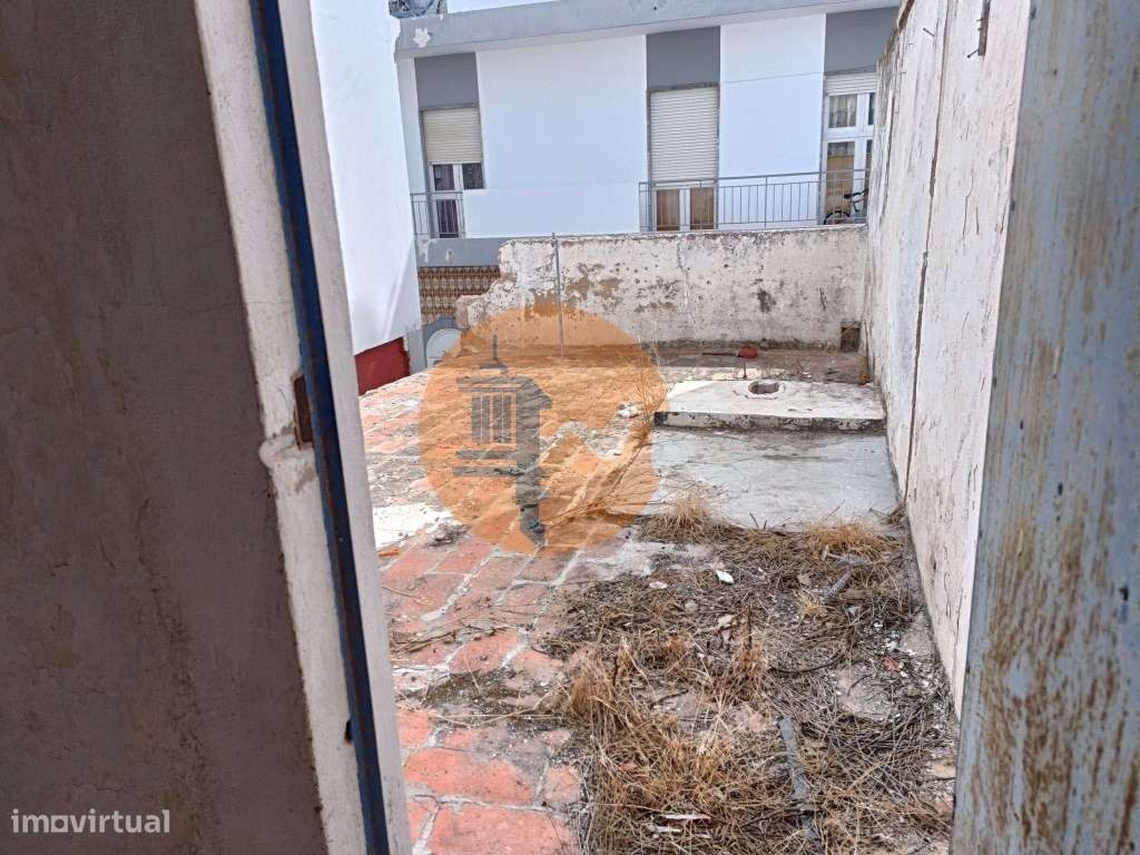 Casa Típica na Baixa de Olhão para recuperar. - Grande imagem: 5/27