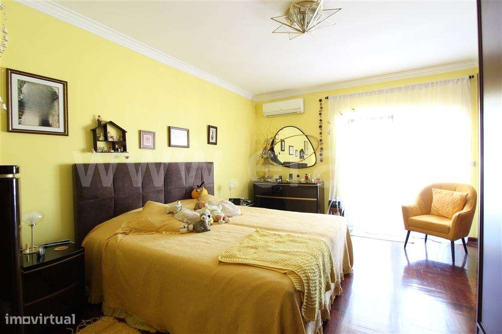 Moradia Geminada T3, Venda-24