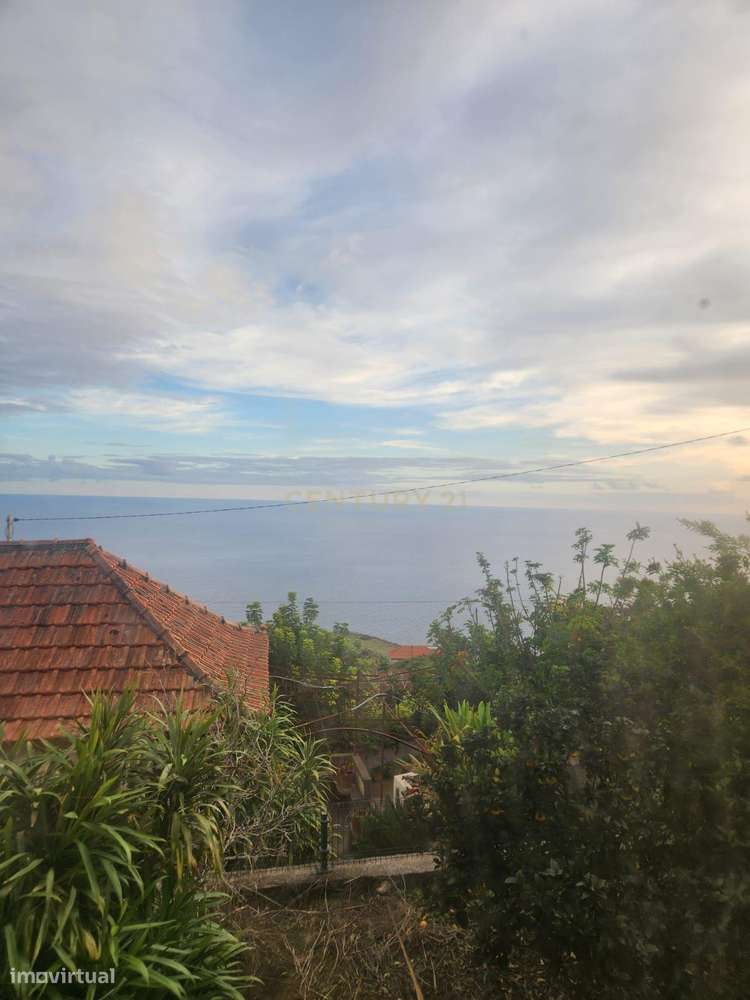 Moradia Tradicional nos Prazeres com Terreno e Vista Mar-20