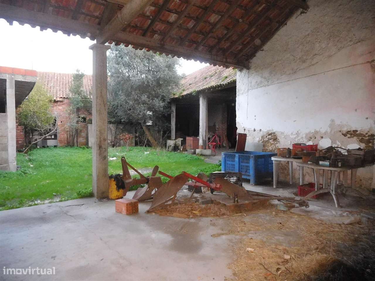 Quinta com Moradia T5 / Restaurar / Carvide / Leiria-1