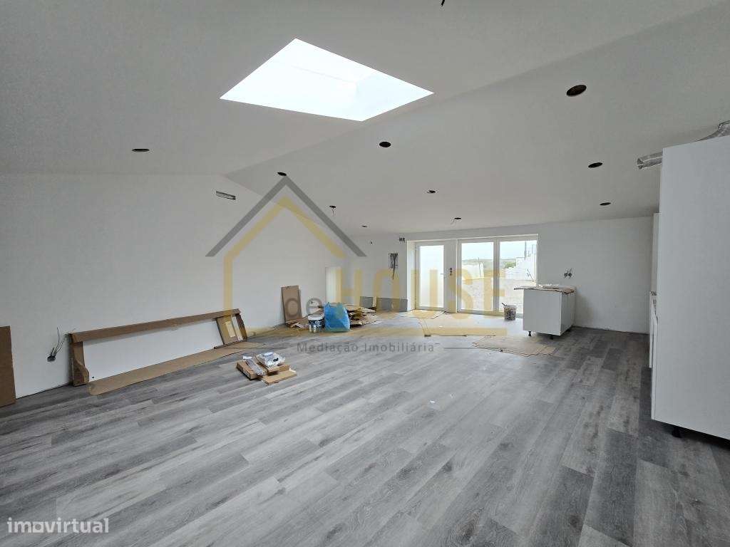 Moradia T3, com espaço exterior perto da Praia - Grande imagem: 5/16