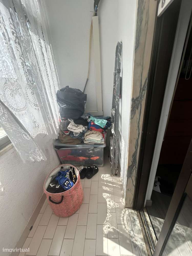 Apartamento T3 com varanda e garagem em Cacém-15