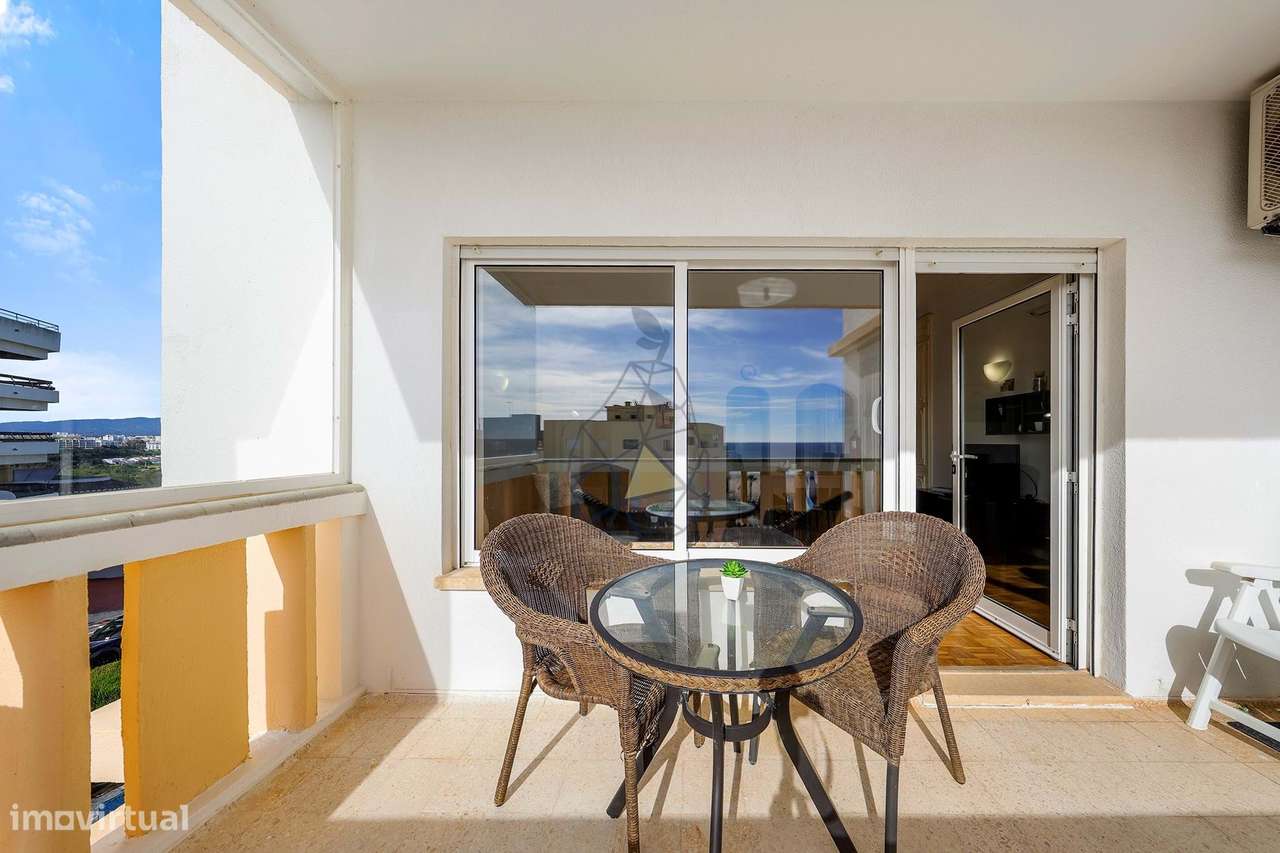 Apartamento T1  com Garagem e Piscina  no Coração da Praia da Rocha-10
