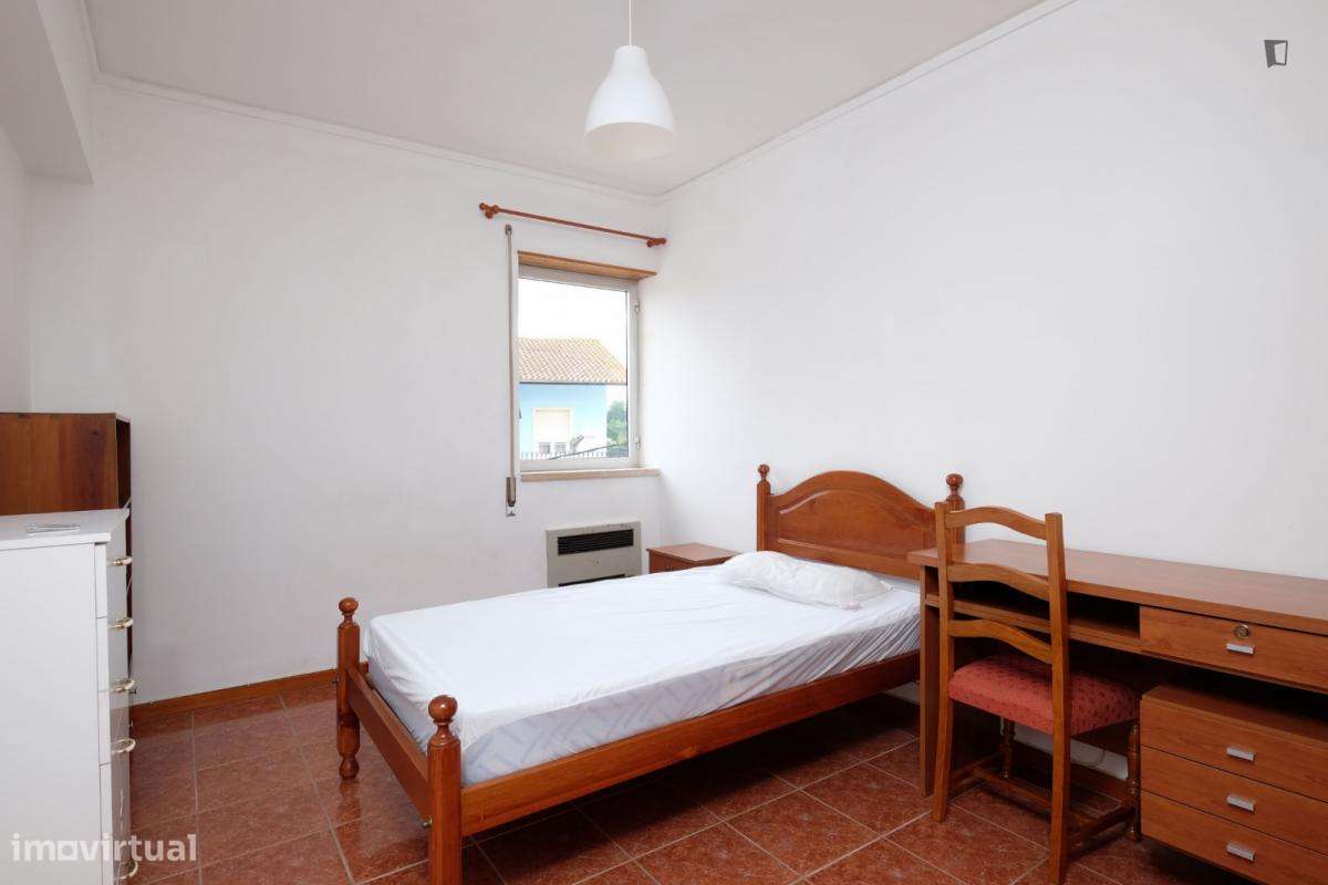 Quarto - localizado em Conchada Coimbra - Grande imagem: 5/6