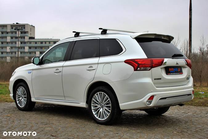 Mitsubishi Outlander - 23