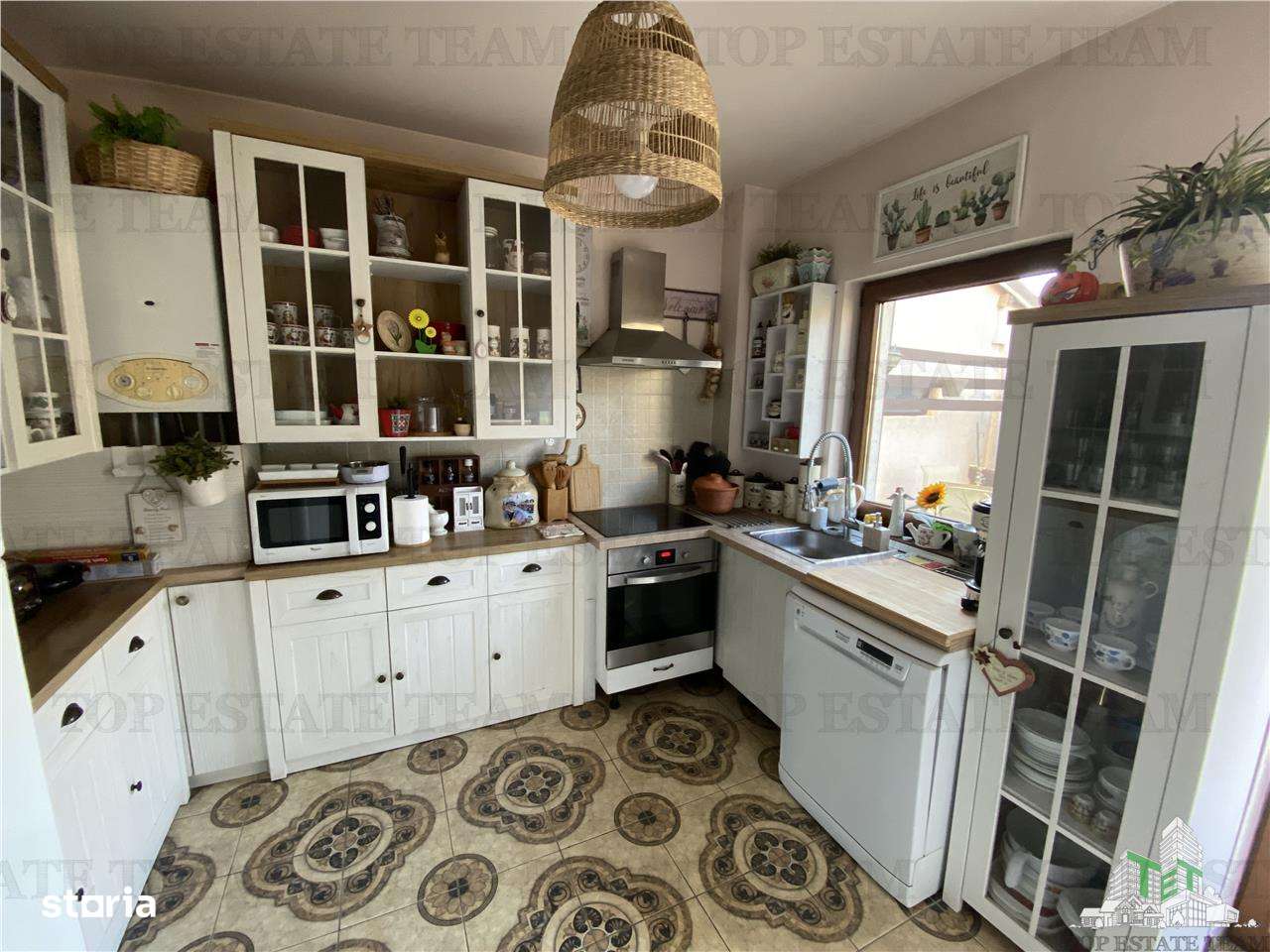 Vila spatioasa cu 3 apartamente si acces separat in Fundeni Dobroiesti-9