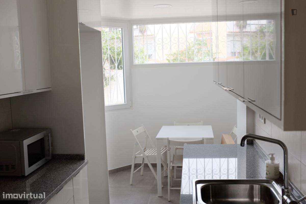 Quarto - localizado em Carcavelos Lisbon - Grande imagem: 4/8