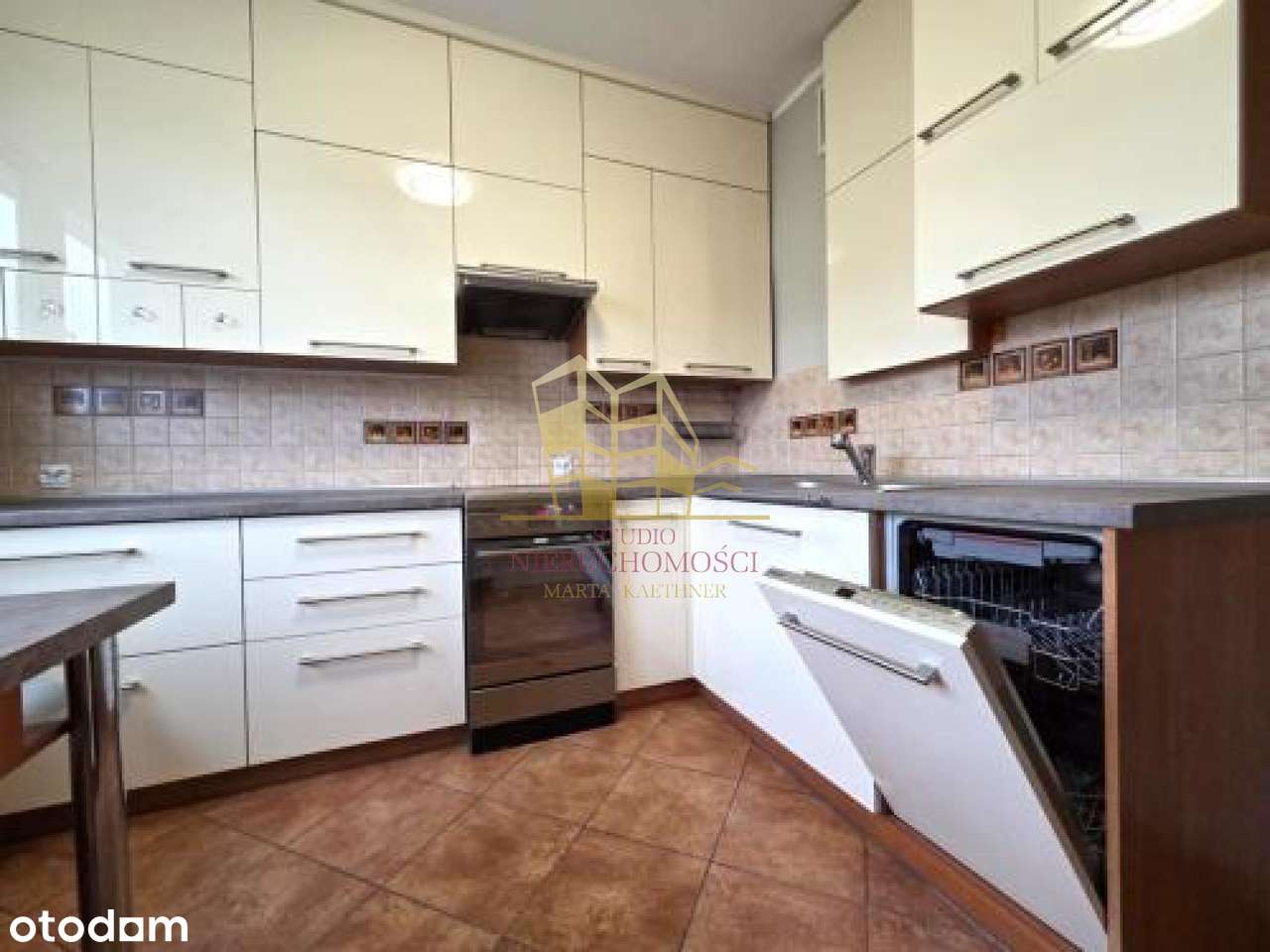 Przestronne mieszkanie w Bloku! 3pok./3 piętro!-3