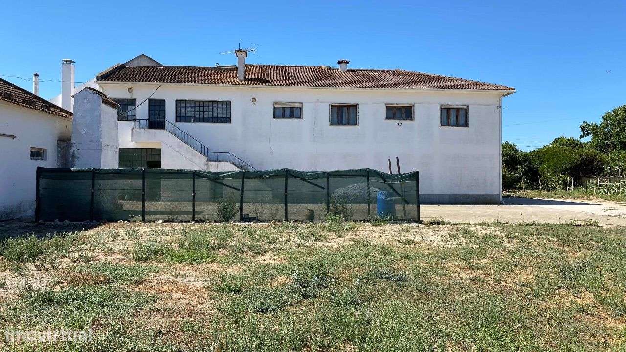 Lote de terreno com 53.162,5m2, localizado a 3Km do Nó do Carregado-26