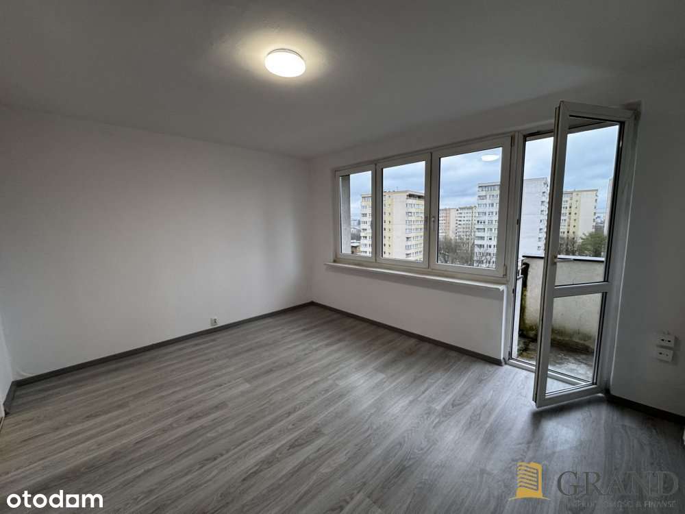 Kawalerka w centrum z balkonem-1