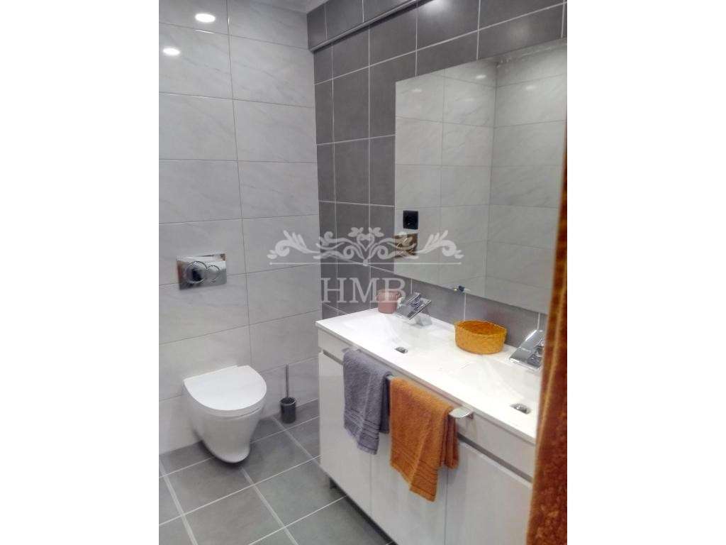 Apartamento T1+1 em Alvor, piscina e garagem-5