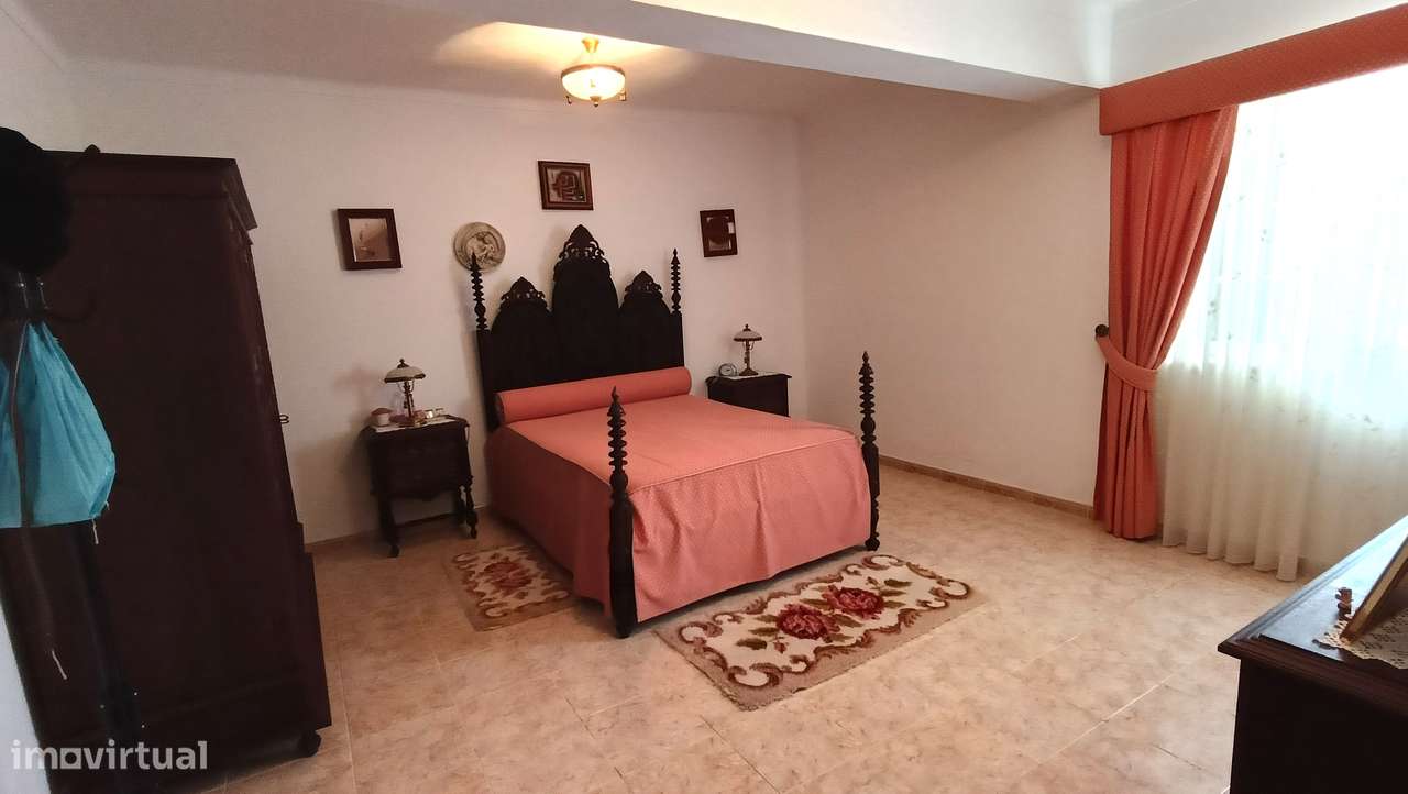 Moradia térrea isolada inserida em lote 2250 m2-12