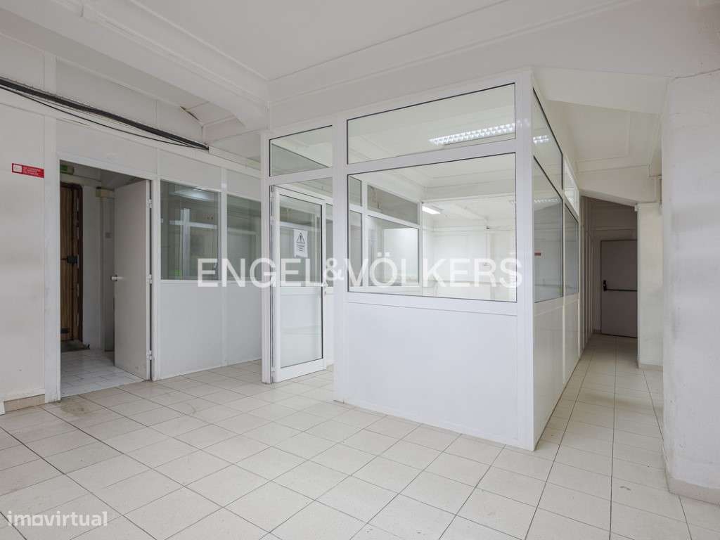 Amplo Espaço Comercial em Alvalade - Grande imagem: 3/27
